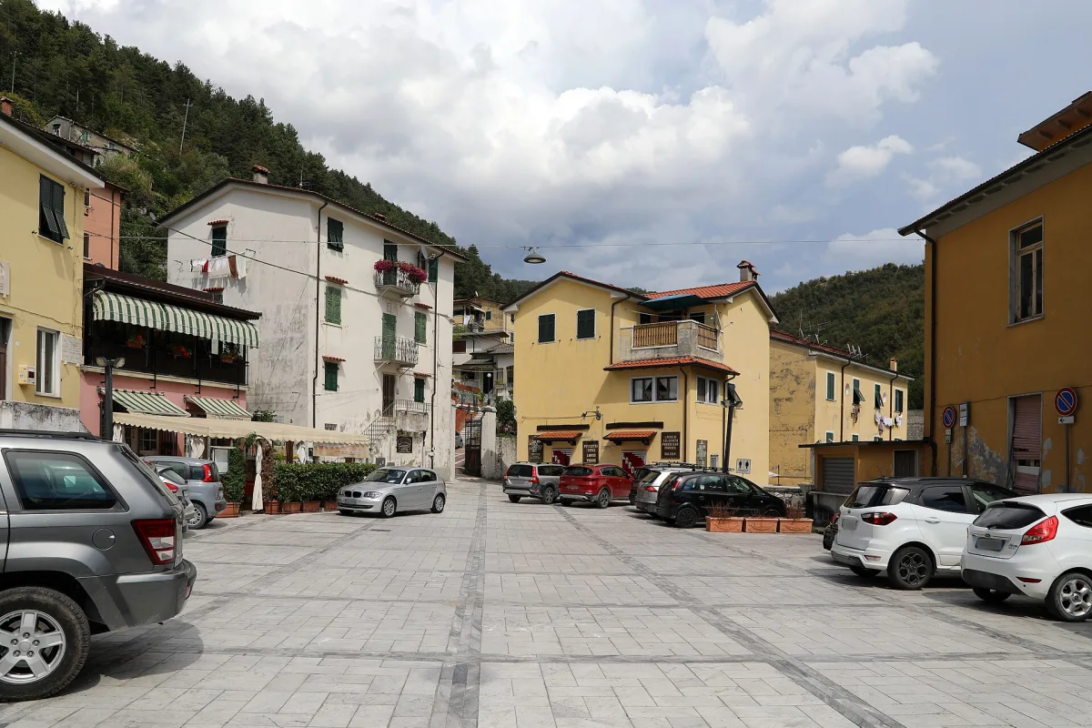 Colonnata e le Storiche Conche del Lardo